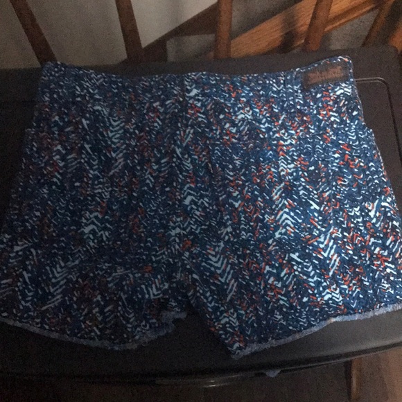 Pattern Jean Shorts - Picture 2 of 3